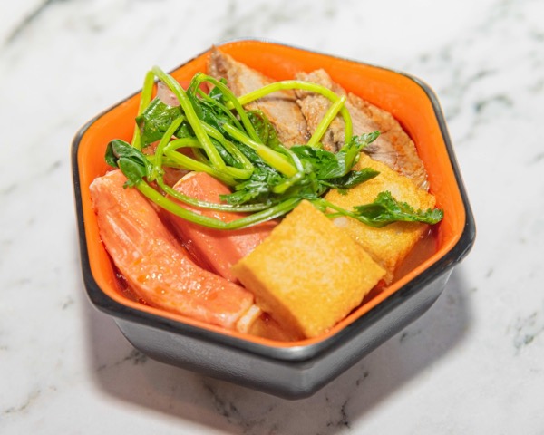 Tomato broth delivery bowl with fresh vegetables and tofu
